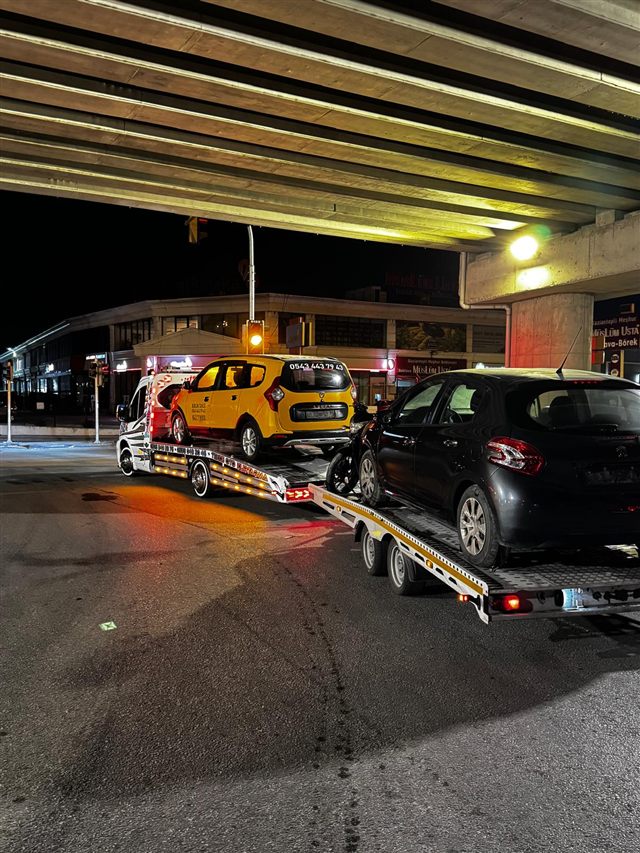 Gece, köprü altında çekiciye yüklenmiş araç